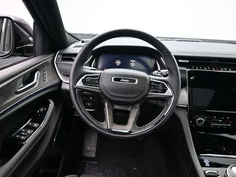 Used 2024 Jeep Grand Cherokee Overland w/ Advanced Protech Group III AWD/4WD image 28