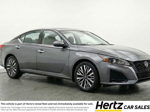 Used 2025 Nissan Altima 2.5 SV image 1
