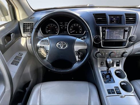 Used 2013 Toyota Highlander Plus image 6