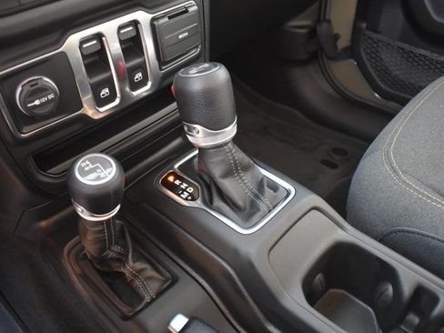 Used 2025 Jeep Wrangler Sport AWD/4WD image 25
