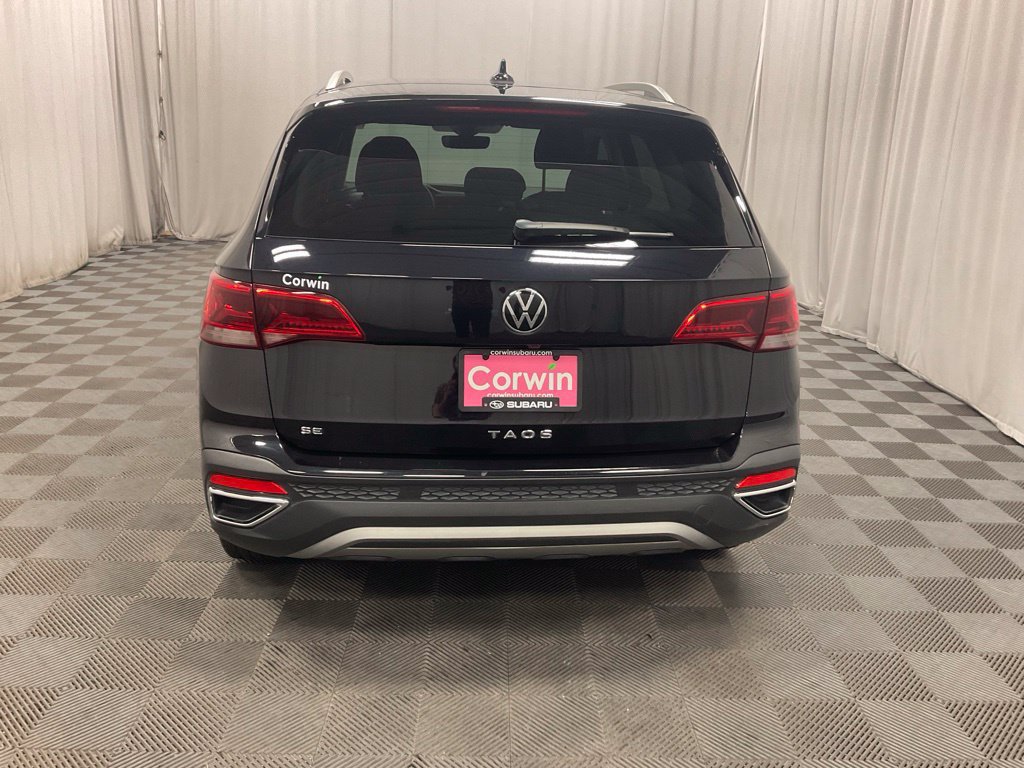 Used 2024 Volkswagen Taos SE w/ MDO Package FWD image 5