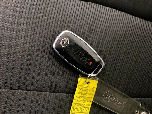 Used 2025 Nissan Sentra SV FWD image 13