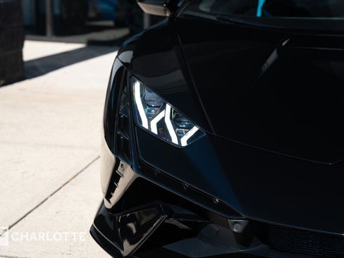 Used 2024 Lamborghini Huracan Tecnica image 3