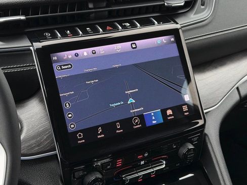 Used 2023 Toyota Camry SE image 13