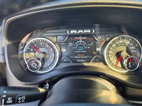 Used 2022 RAM 1500 Laramie AWD/4WD image 17