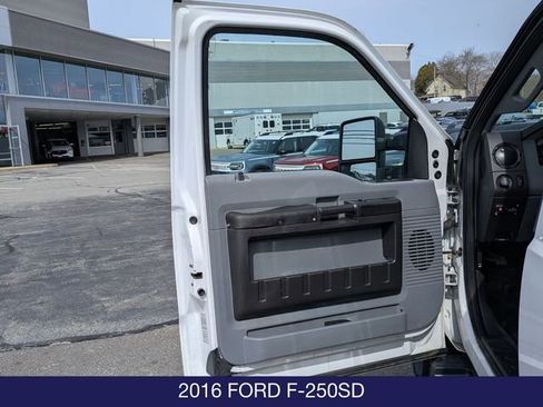 Used 2016 Ford F250 XL w/ Power Equipment Group AWD/4WD image 8