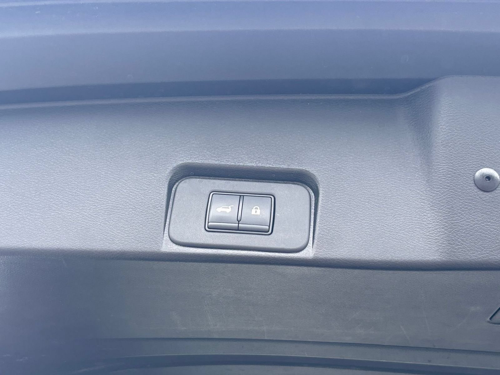 Used 2025 Nissan Rogue SV FWD image 22