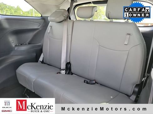 Used 2025 Toyota Sienna XLE FWD image 22
