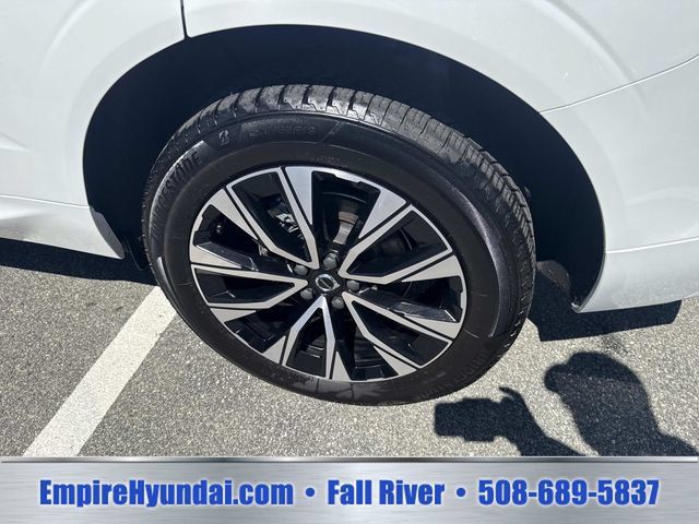Used 2023 Volvo XC60 B5 Plus AWD/4WD image 14