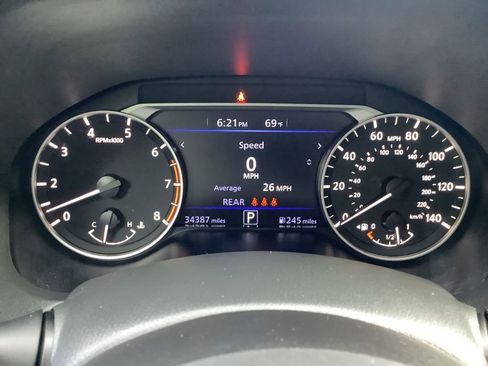 Used 2025 Nissan Altima 2.5 SV FWD image 8