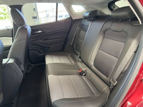 Used 2025 Chevrolet Trax LT w/ LT Convenience Package FWD image 19