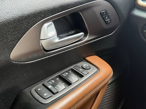 Used 2017 Chrysler Pacifica Limited FWD image 25