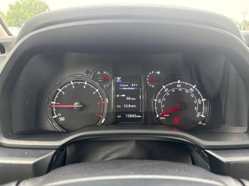 Used 2022 Toyota 4Runner SR5 RWD image 27