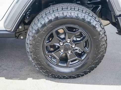 Used 2023 Jeep Wrangler Unlimited w/ Convenience Group image 10