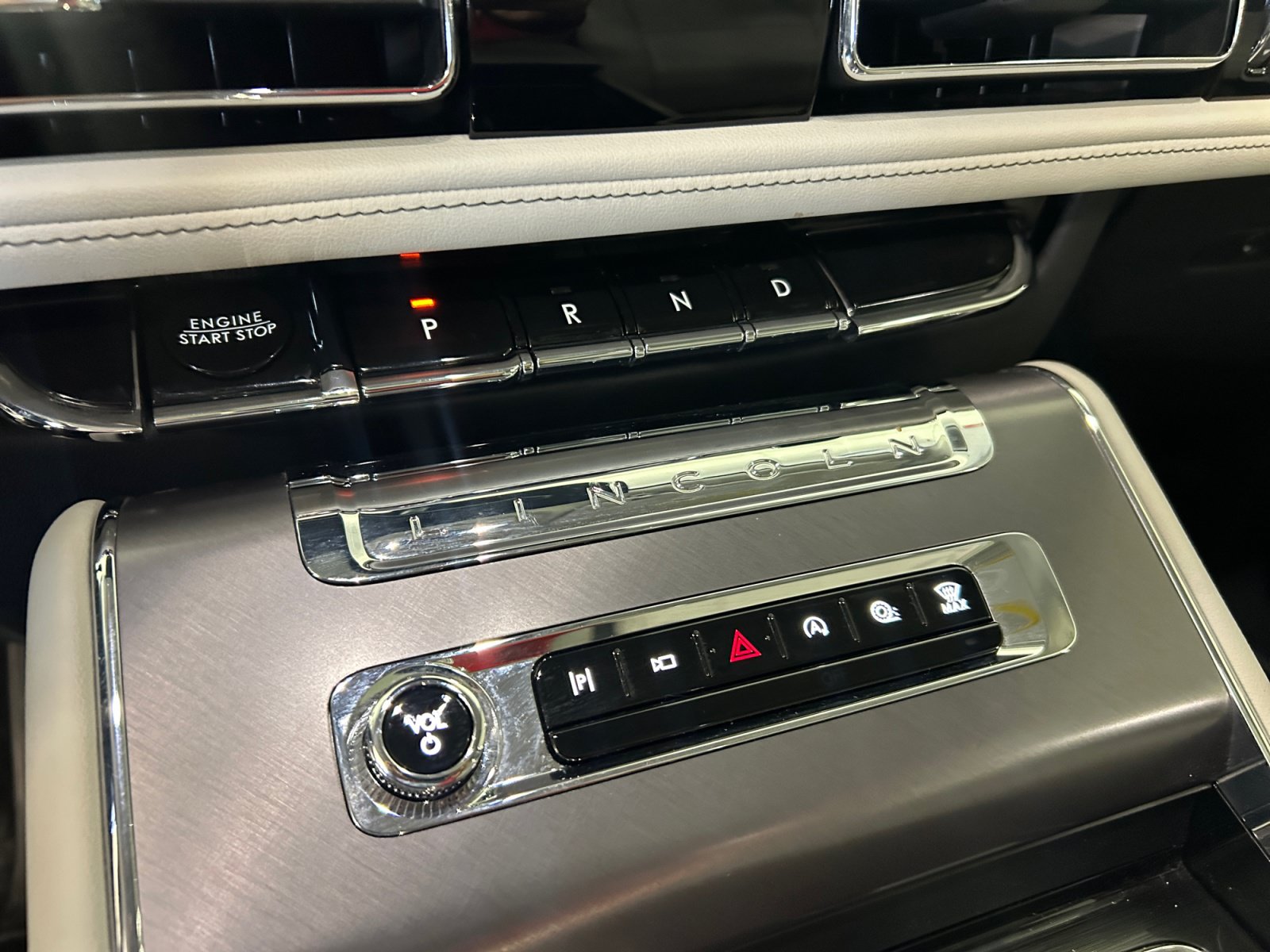 Used 2025 Lincoln Aviator 2WD image 13