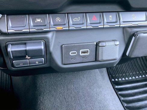 Used 2024 Chevrolet Silverado 1500 Custom Trail Boss w/ LPO, Dark Essentials Package image 32