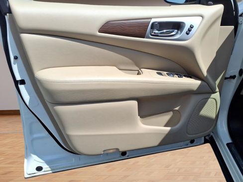 Used 2018 Nissan Pathfinder Platinum AWD/4WD image 32