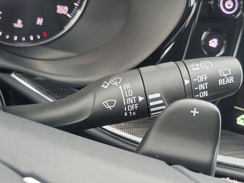 Used 2023 Buick Envision Essence image 19