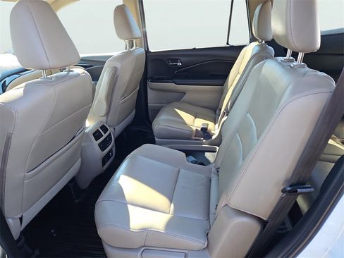 Certified 2022 Honda Pilot Touring image 37