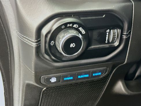 Used 2025 Jeep Wrangler Sahara w/ Safety Group image 17