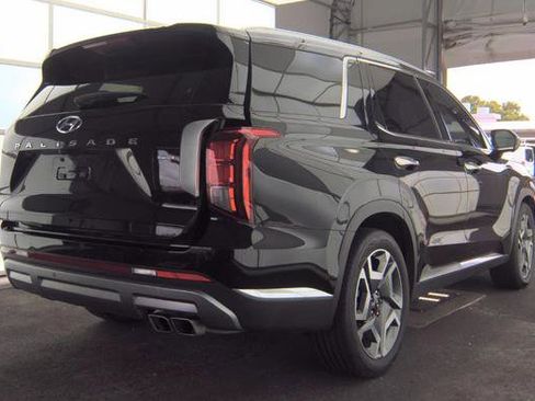 Used 2024 Hyundai Palisade Limited image 3