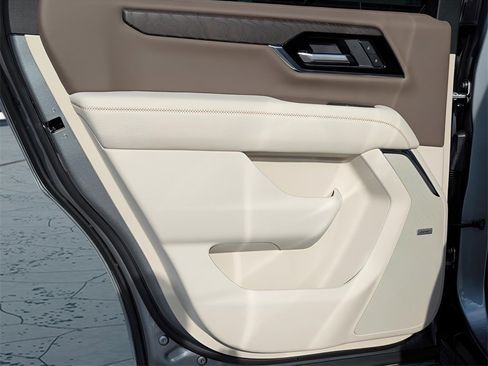 Used 2026 GMC Yukon Denali w/ Denali Reserve Package image 12