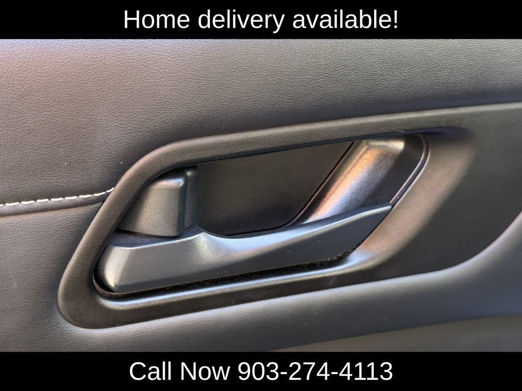 Used 2025 Nissan Pathfinder SV FWD image 17