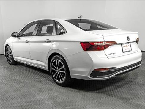 Used 2024 Volkswagen Jetta Sport FWD image 6