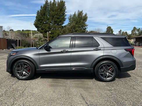 New 2026 Ford Explorer ST w/ Sun And Sound Package image 3