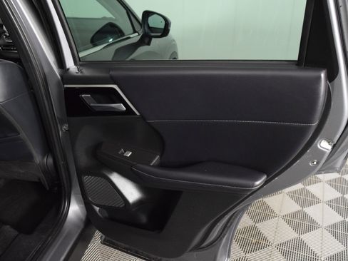 Used 2023 Mitsubishi Outlander SE image 42