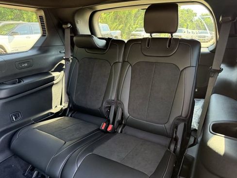 New 2025 Jeep Grand Cherokee L Altitude RWD image 18