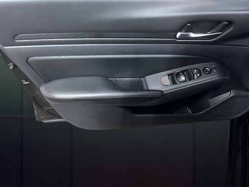 Used 2024 Nissan Altima 2.5 SV image 11