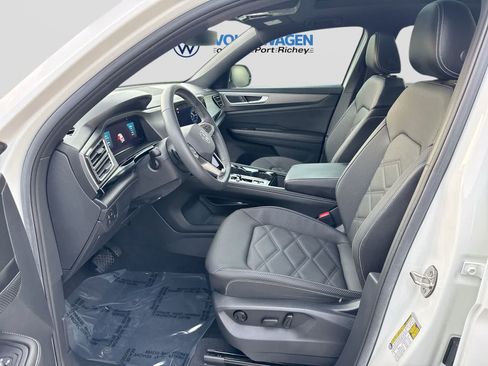 Used 2024 Volkswagen Atlas Cross Sport SE w/ Panoramic Sunroof Package FWD image 23