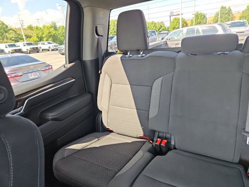 Used 2023 Chevrolet Silverado 1500 LT AWD/4WD image 20