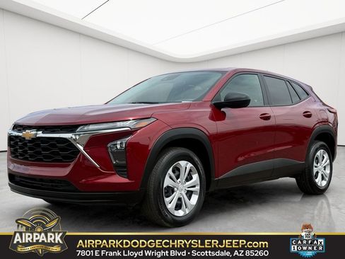 Used 2025 Chevrolet Trax LS image 1