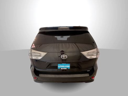 Used 2015 Toyota Sienna SE FWD image 7