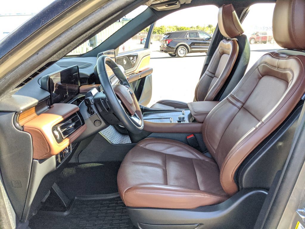 Used 2025 Lincoln Aviator Reserve AWD/4WD image 15