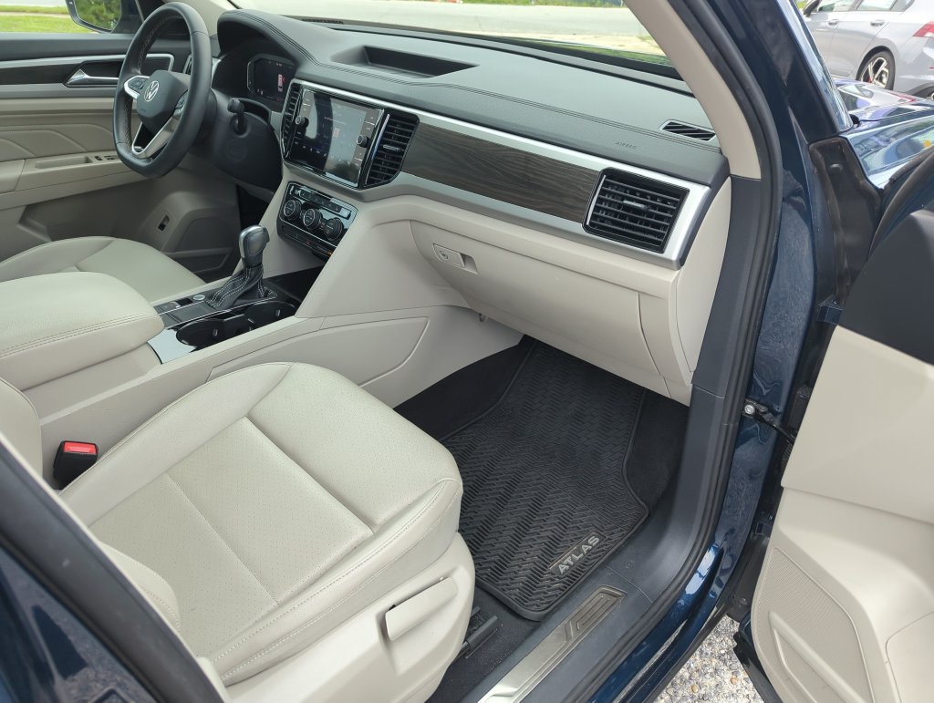 Certified 2023 Volkswagen Atlas SE w/ Panoramic Sunroof Package FWD image 37