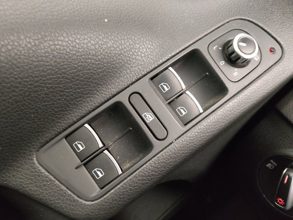 Used 2015 Volkswagen Tiguan SEL FWD image 27