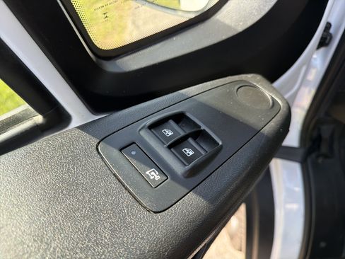 Used 2023 RAM ProMaster 2500 FWD image 11