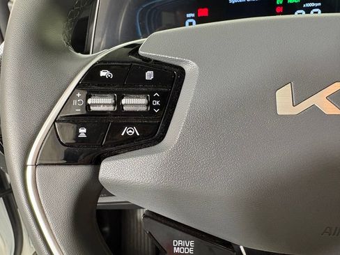 Used 2024 Kia Niro EX FWD image 24