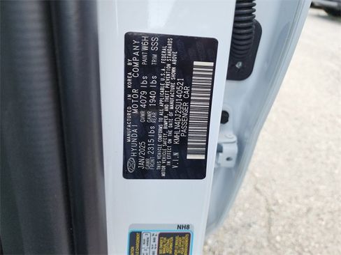 New 2025 Hyundai Elantra Limited image 33