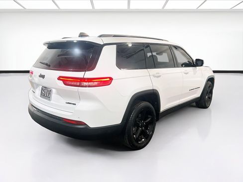 Used 2022 Jeep Grand Cherokee L Limited w/ Black Appearance Package AWD/4WD image 4