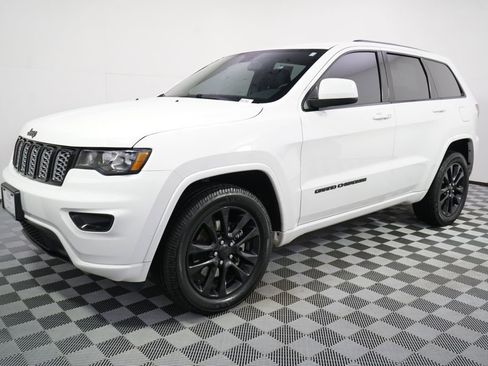 Used 2021 Jeep Grand Cherokee Laredo X AWD/4WD image 2
