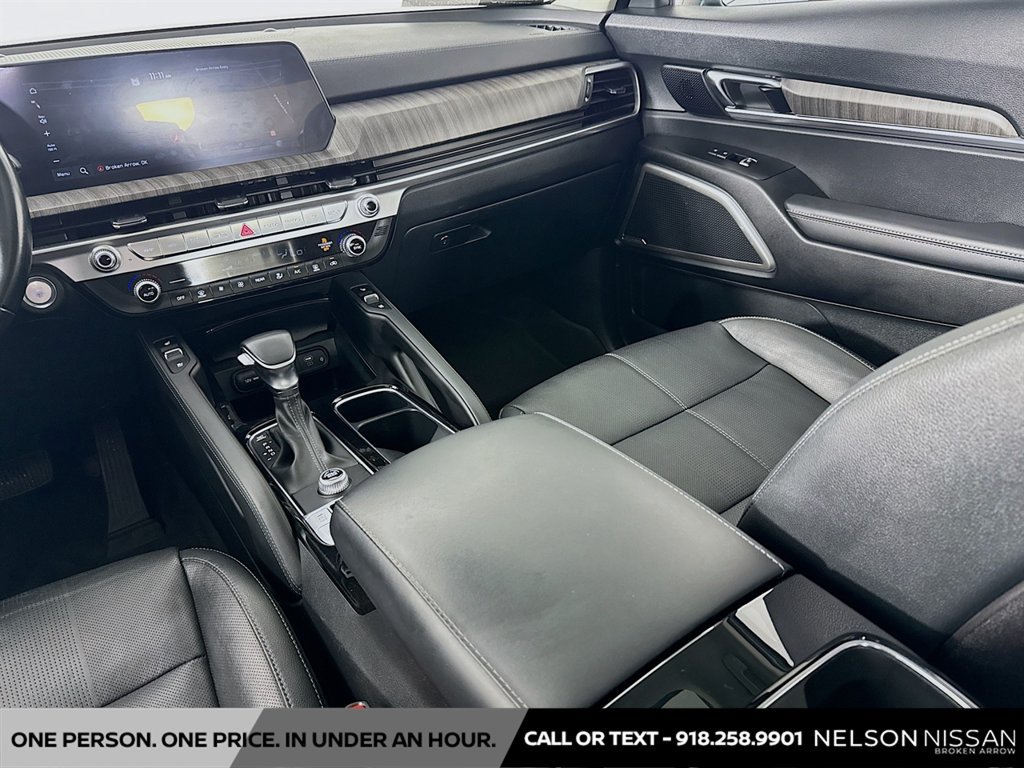 Used 2024 Kia Telluride EX w/ EX Captain's Chair Package FWD image 24