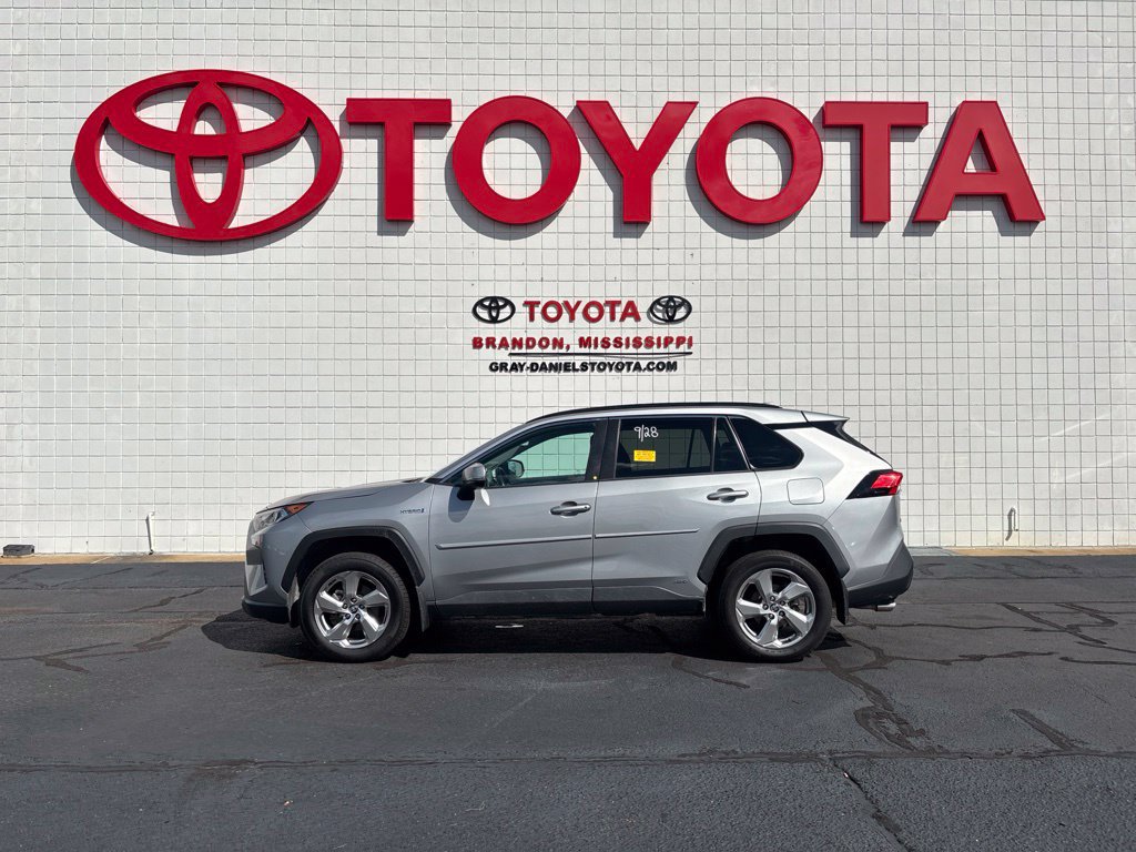 Used 2021 Toyota RAV4 XLE Premium AWD/4WD image 4