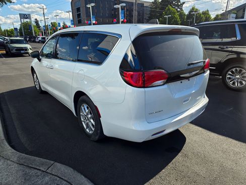 Used 2023 Chrysler Voyager LX FWD image 7