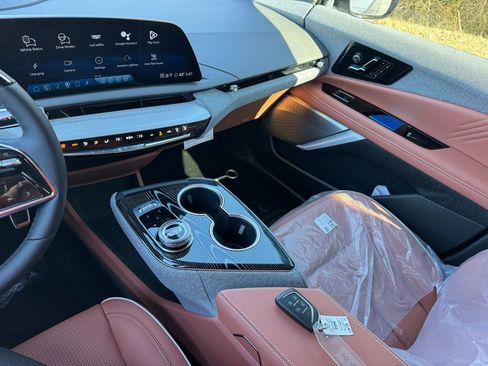 New 2026 Cadillac Optiq Luxury 2 image 28