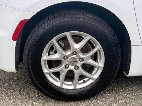 Certified 2023 Chrysler Pacifica Touring-L FWD image 11
