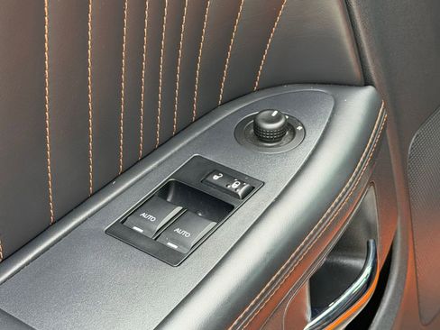 Used 2014 Dodge Challenger R/T image 9